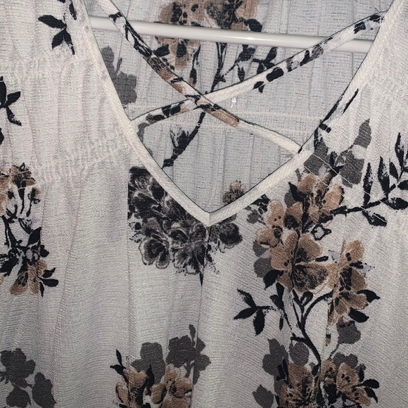 Maurices Floral 2X Top - Picture 2 of 3